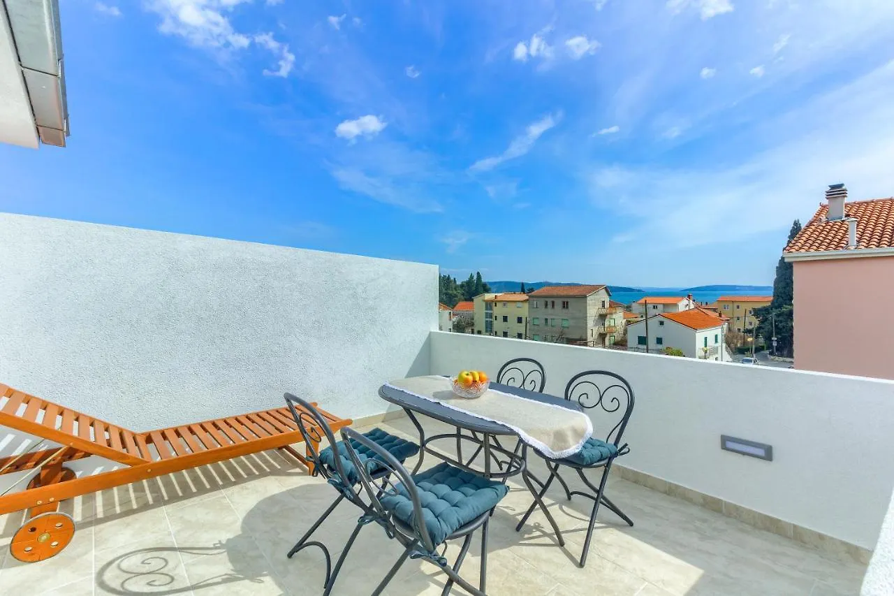 3Rd Floor Apartman Kastela