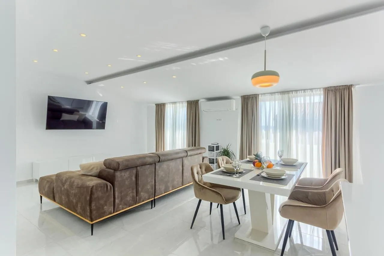 3Rd Floor Apartman Kastela